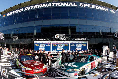 2011daytonafeb_jeffgordon_daleearnhardtjr_victorylane_qualifying 2011daytonafeb_jeffgordon_daleearnhardtjr_victorylane_qualifying
